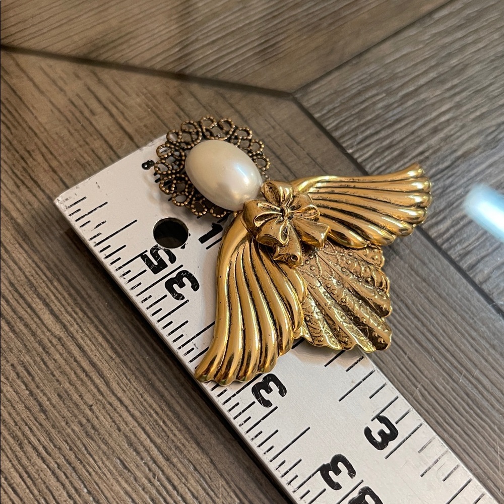 Vintage Gold-tone Angel Wing Brooch with Pearl Accent - Picture 5 of 16